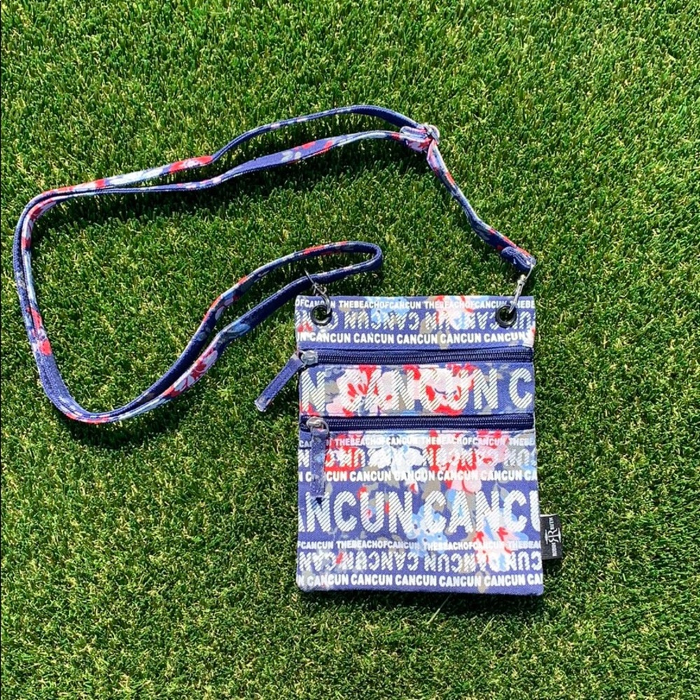 NWOT Cancun Vacation Cross Body Purse